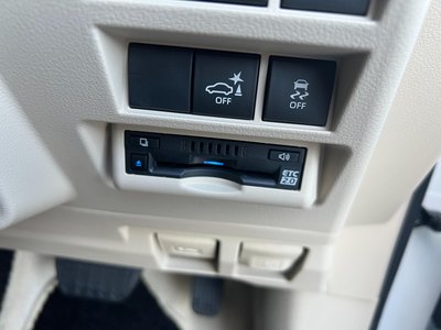 2023 Toyota LAND CRUISER 300 thumbnail 34