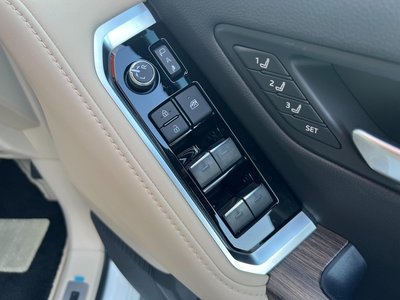 2023 Toyota LAND CRUISER 300 thumbnail 40