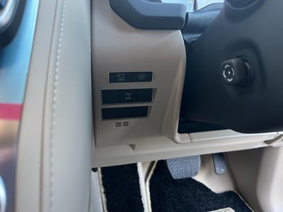 2023 Toyota LAND CRUISER 300 thumbnail 32