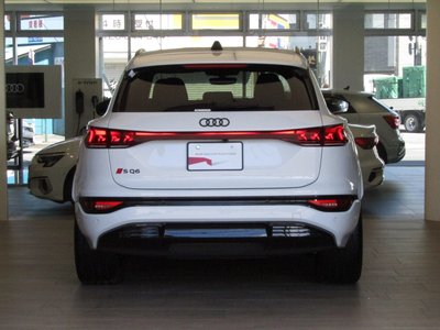 2026 AUDI SQ6 E-TRON — фото 38