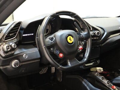 2015 Ferrari 488 GTB 照片 20