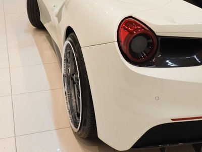 2015 Ferrari 488 GTB 照片 10