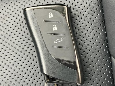 2025 Lexus LBX thumbnail 44