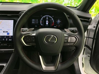 2025 Lexus LBX thumbnail 17