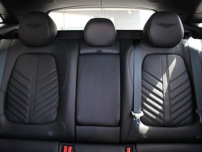 2026 Aston Martin DBX 缩略图 26