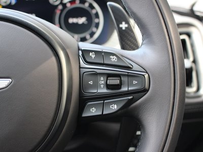 2026 Aston Martin DBX 缩略图 16