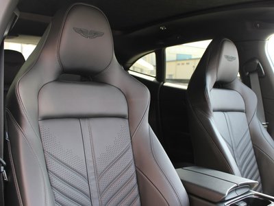 2026 Aston Martin DBX 缩略图 12