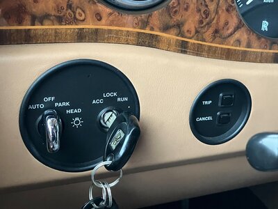 1997 ROLLS-ROYCE SILVER SPUR — миниатюра 34