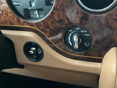 1997 ROLLS-ROYCE SILVER SPUR — миниатюра 35
