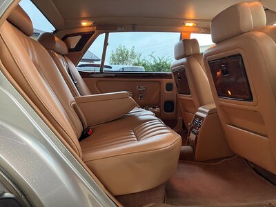 1997 ROLLS-ROYCE SILVER SPUR — миниатюра 43