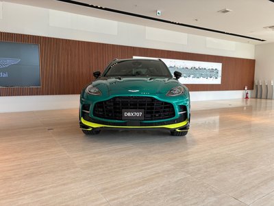 2026 Aston Martin DBX photo 6