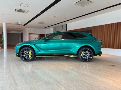 2026 Aston Martin DBX photo 8