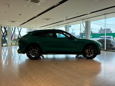 2026 Aston Martin DBX photo 9