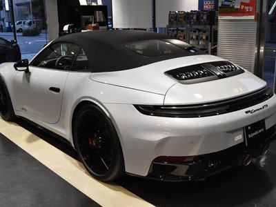 2025 Porsche 911 photo 9