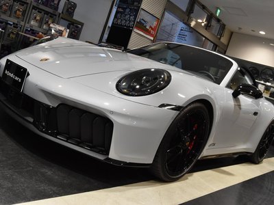 2025 Porsche 911 photo 2