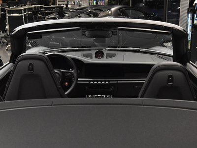 2025 Porsche 911 photo 15