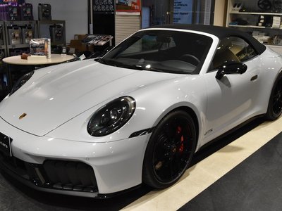 2025 Porsche 911 photo 8