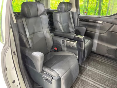 2022 Toyota ALPHARD — фото 8