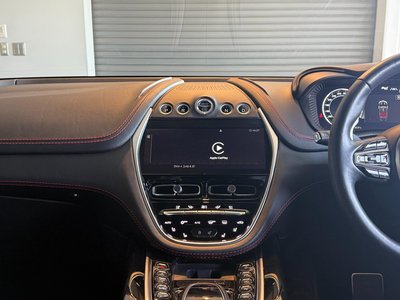 2021 Aston Martin DBX 照片 9