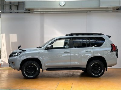 2018 Toyota LAND CRUISER PRADO thumbnail 10