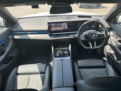 2025 BMW 5 SERIES TOURING 照片 3