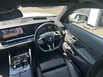 2025 BMW 5 SERIES TOURING thumbnail 36