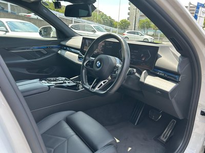 2025 BMW 5 SERIES TOURING thumbnail 33
