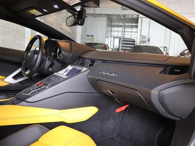 صورة 23 لـ 2012 Lamborghini AVENTADOR