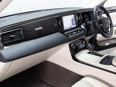 صورة 45 لـ 2023 Toyota CENTURY