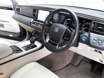 صورة 42 لـ 2023 Toyota CENTURY