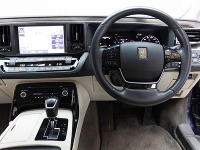 صورة 40 لـ 2023 Toyota CENTURY