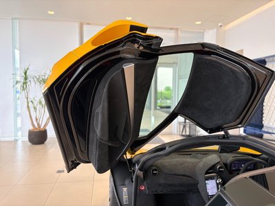 صورة 37 لـ 2018 Mclaren 720S