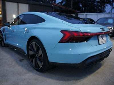 صورة 11 لـ 2021 AUDI E-TRON GT QUATTRO