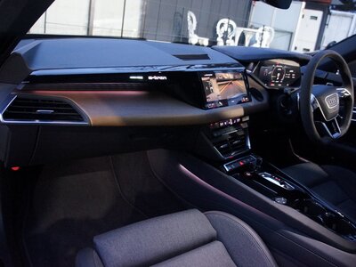 صورة 20 لـ 2021 AUDI E-TRON GT QUATTRO