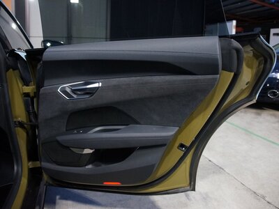 صورة 30 لـ 2021 AUDI E-TRON GT QUATTRO
