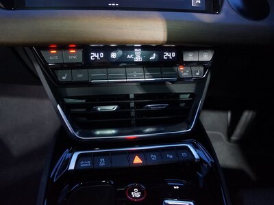 صورة 36 لـ 2021 AUDI E-TRON GT QUATTRO