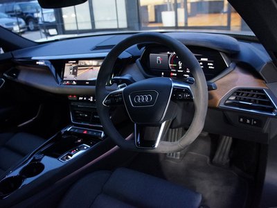 صورة 15 لـ 2021 AUDI E-TRON GT QUATTRO