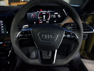 صورة 47 لـ 2021 AUDI E-TRON GT QUATTRO