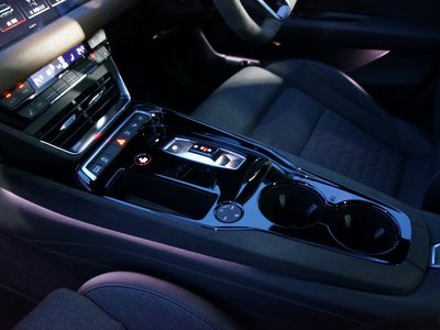 صورة 37 لـ 2021 AUDI E-TRON GT QUATTRO