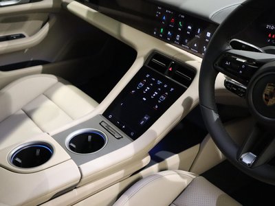 صورة مصغرة 24 لـ 2025 Porsche TAYCAN