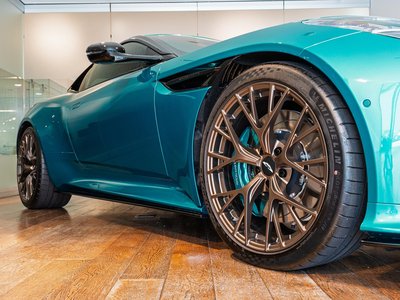 صورة 12 لـ 2025 Aston Martin DB12
