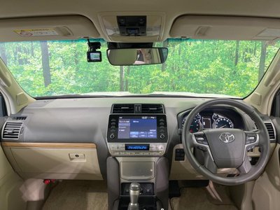 2023 Toyota LAND CRUISER PRADO photo 2
