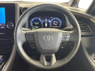 2025 Toyota ALPHARD — фото 8