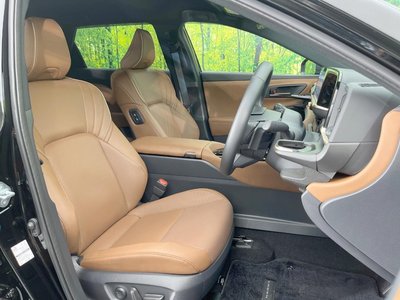 2025 Toyota CROWN ESTATE photo 8