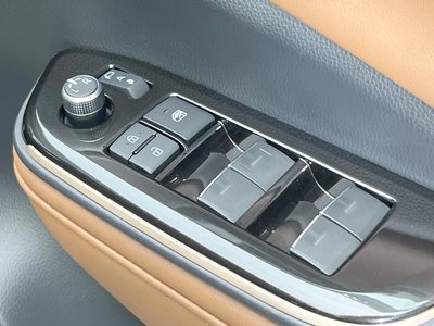 2025 Toyota CROWN ESTATE thumbnail 44