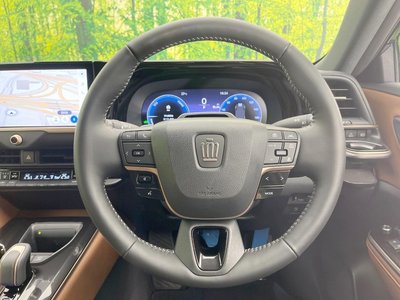 2025 Toyota CROWN ESTATE photo 11