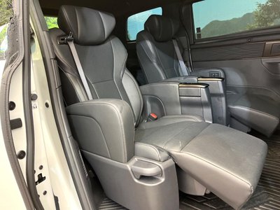 2025 Toyota ALPHARD — фото 9