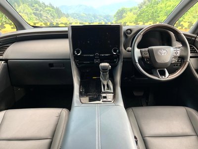 2025 Toyota ALPHARD — фото 2