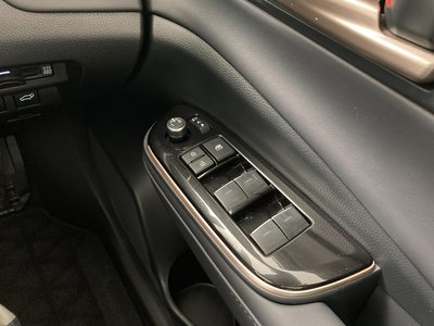 2025 Toyota CROWN ESTATE thumbnail 18