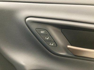2025 Toyota CROWN ESTATE thumbnail 32